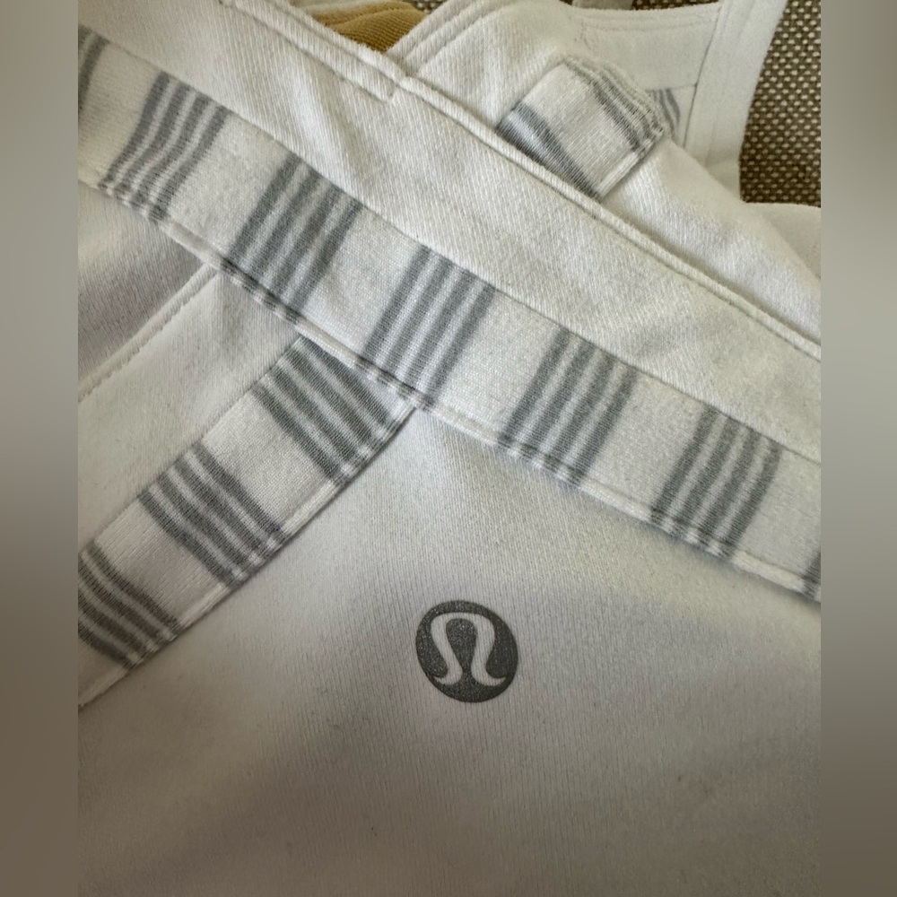 Lululemon workout top size 6 - Picture 6 of 6